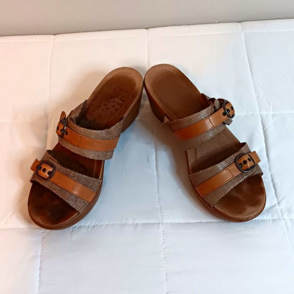 Dansko Sophie Brown Open ToeLeather Strappy Buckle Sandals Sz 9  Casual